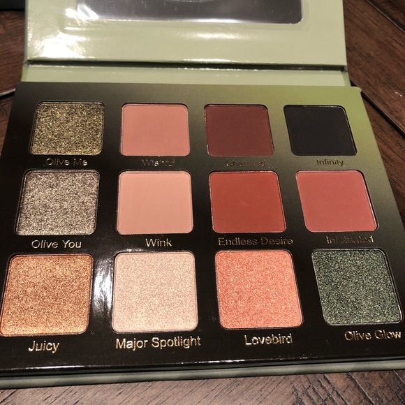 Violet Voss Olive You Forever Palette - Picture 13 of 16